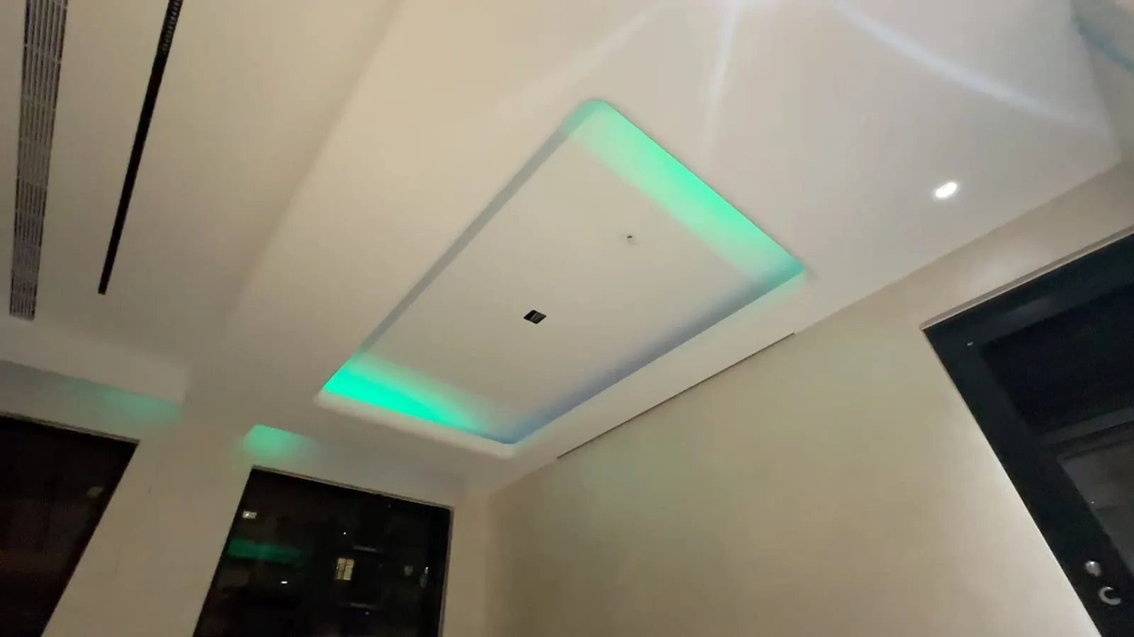 同一個燈槽切換為綠色情境光